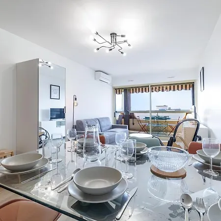 Apartament Spacious 2Bdr Renovated - Ac - Pool - Parking