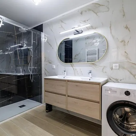 Apartament Spacious 2Bdr Renovated - Ac - Pool - Parking