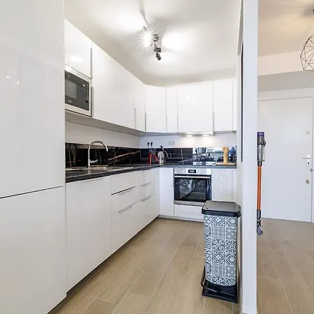 Spacious 2Bdr Renovated - Ac - Pool - Parking Apartmán *