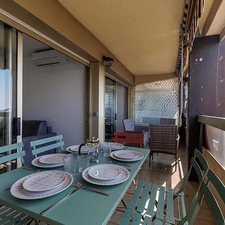Spacious 2Bdr Renovated - Ac - Pool - Parking Apartament Mentona
