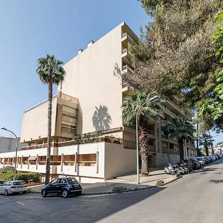 Apartament Spacious 2Bdr Renovated - Ac - Pool - Parking *