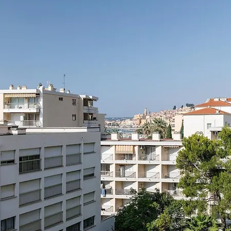 Spacious 2Bdr Renovated - Ac - Pool - Parking * Mentona